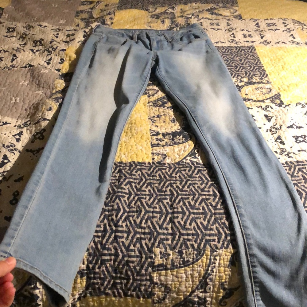 American Eagle Light Wash Skinny Jeans